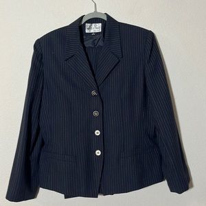 Le Suit pinstripe Navy pantsuit size 14